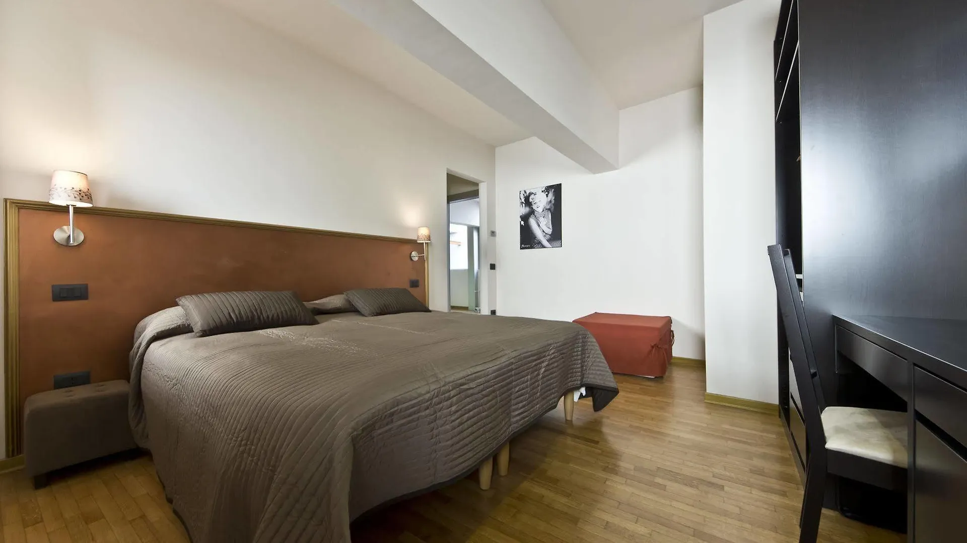 Siena Gallery - Rooms Only Bed & Breakfast