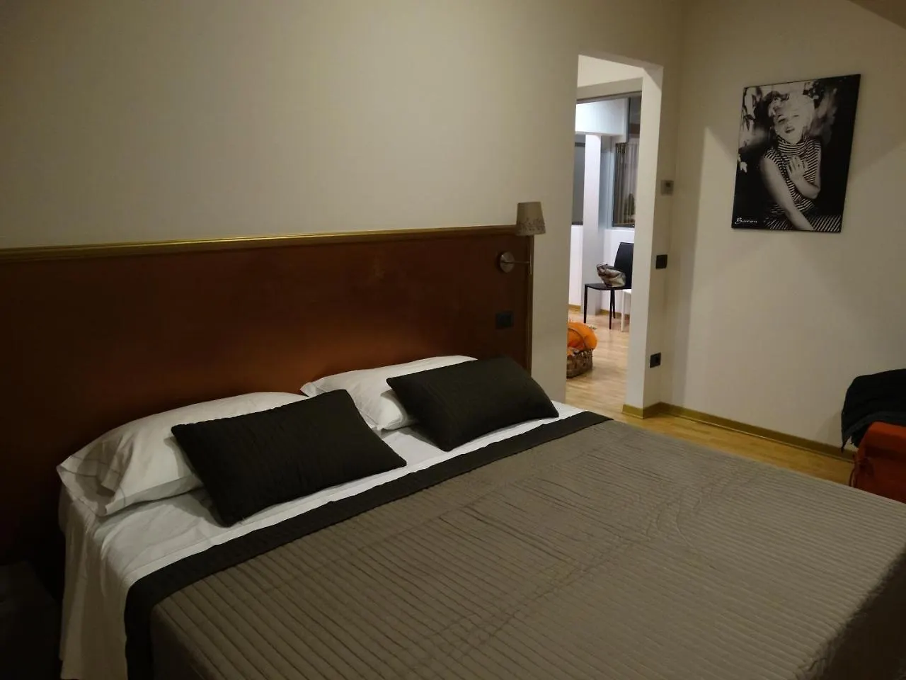 Siena Gallery - Rooms Only Bed & Breakfast